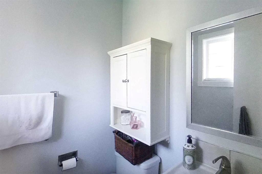 54 Birch Road, Fort Mcmurray, AB - Indoor Photo Showing Bathroom