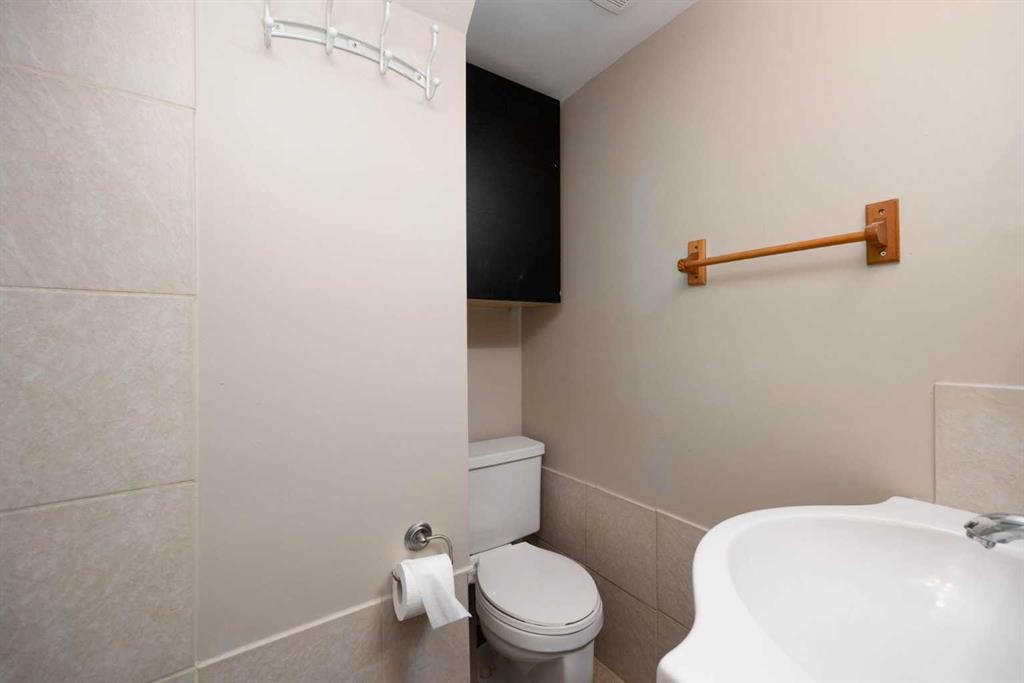 54 Birch Road, Fort Mcmurray, AB - Indoor Photo Showing Bathroom