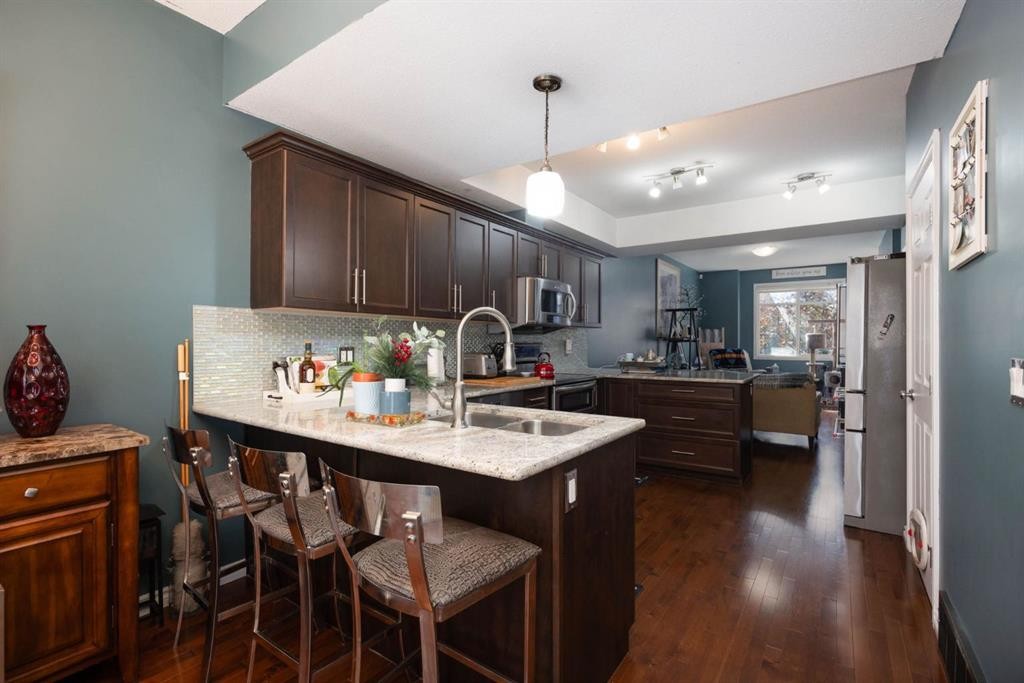 12-136 Fontaine Crescent, Fort Mcmurray, AB - Indoor Photo Showing Kitchen With Double Sink With Upgraded Kitchen