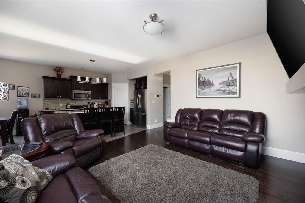 149 Ward Crescent, Fort Mcmurray, AB - Indoor Photo Showing Living Room
