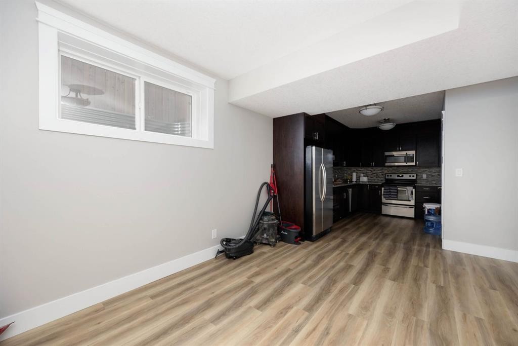 149 Ward Crescent, Fort Mcmurray, AB - Indoor Photo Showing Kitchen