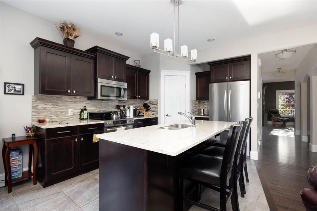 149 Ward Crescent, Fort Mcmurray, AB - Indoor Photo Showing Kitchen With Upgraded Kitchen
