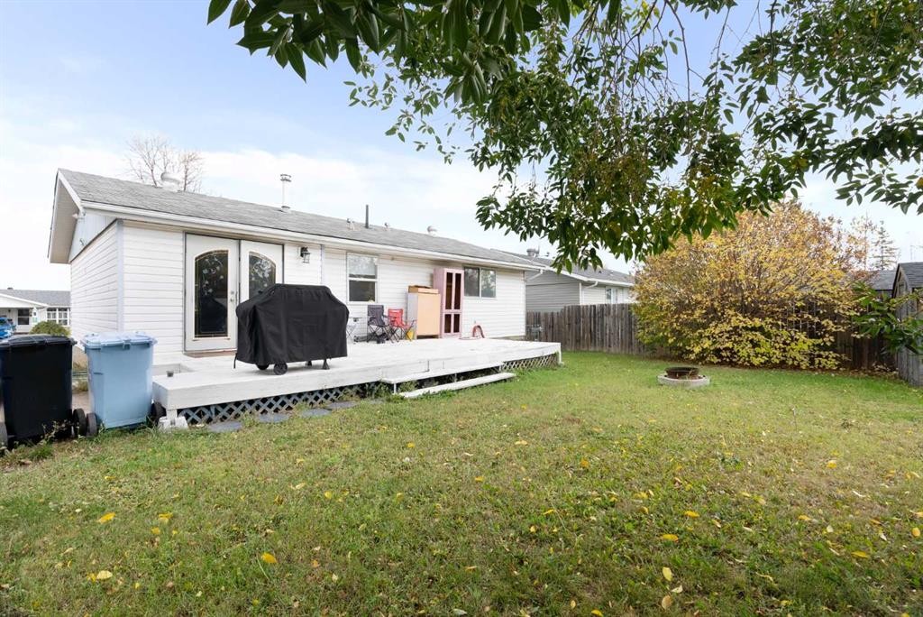136 Beaumont Crescent, Fort Mcmurray, AB - Outdoor With Deck Patio Veranda