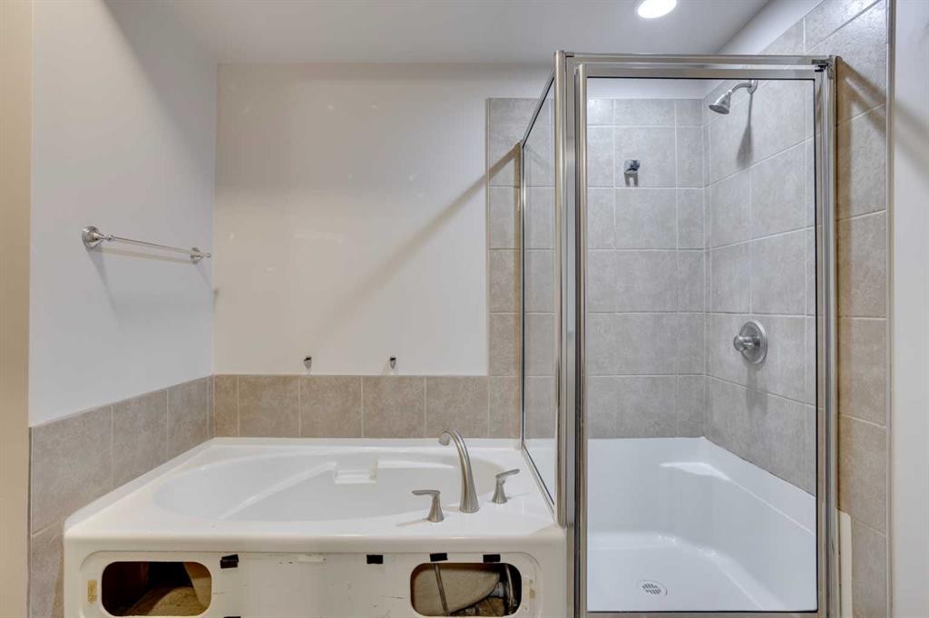 203-921A Thickwood Boulevard, Fort Mcmurray, AB - Indoor Photo Showing Bathroom