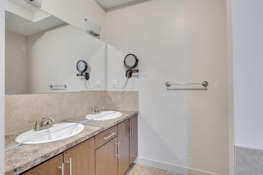 203-921A Thickwood Boulevard, Fort Mcmurray, AB - Indoor Photo Showing Bathroom