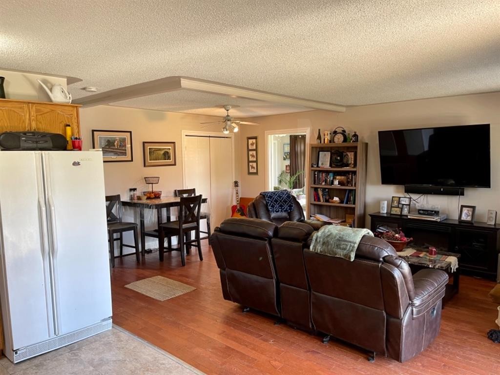 182 15249 Twp 665A Range Road, Lac La Biche, AB - Indoor Photo Showing Living Room