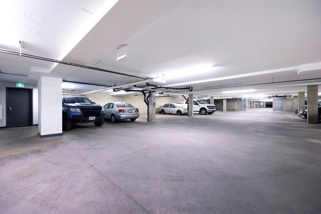 308-8219 Fraser Avenue, Fort Mcmurray, AB - Indoor Photo Showing Garage