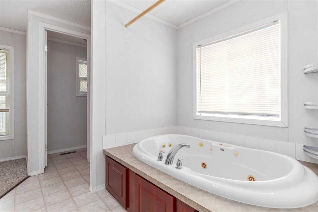 305 Ash Way, Fort Mcmurray, AB - Indoor Photo Showing Bathroom