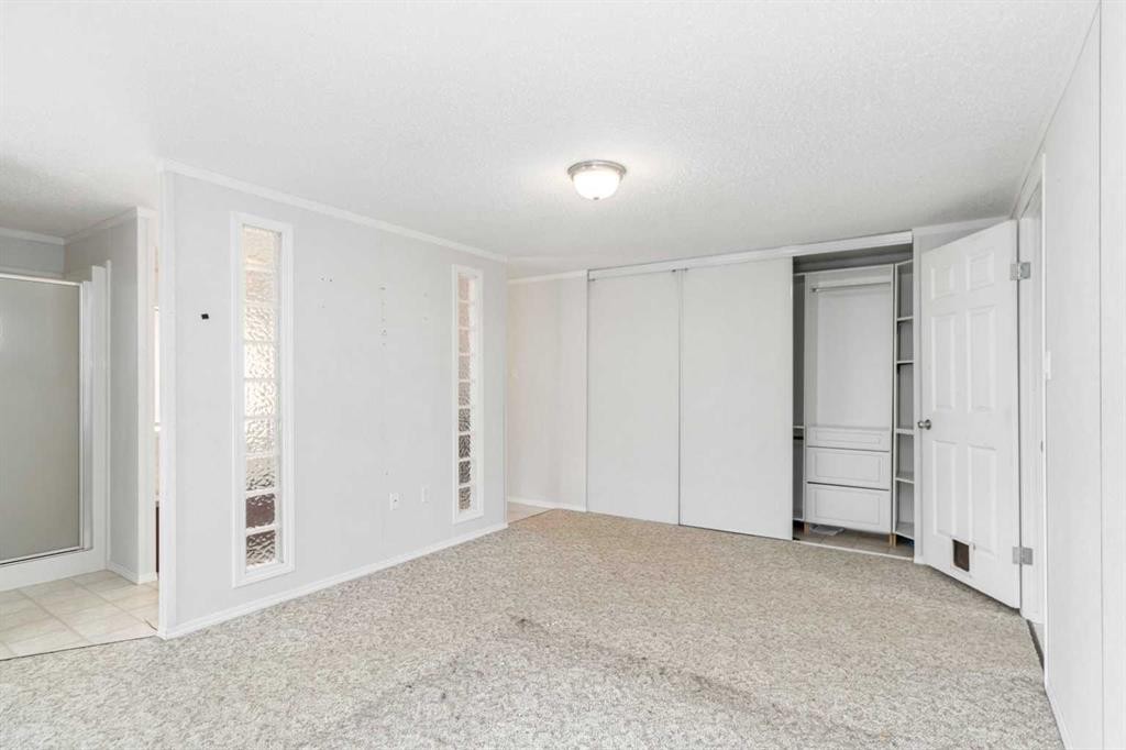 305 Ash Way, Fort Mcmurray, AB - Indoor Photo Showing Other Room