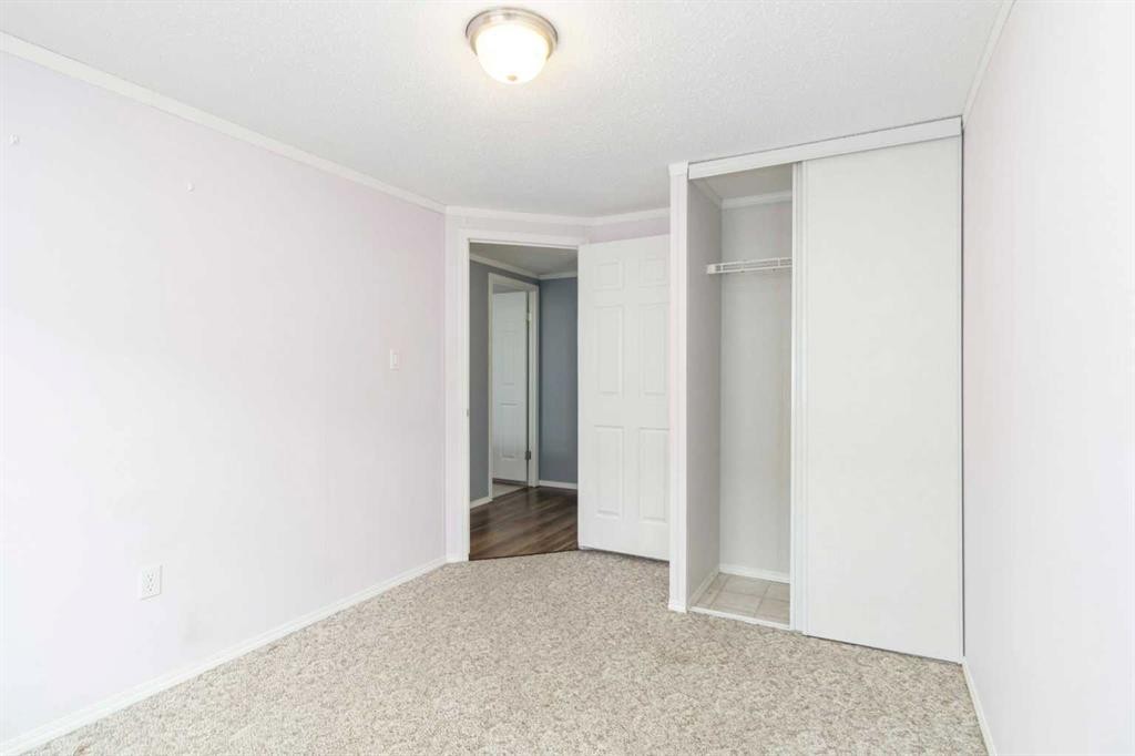 305 Ash Way, Fort Mcmurray, AB - Indoor Photo Showing Other Room