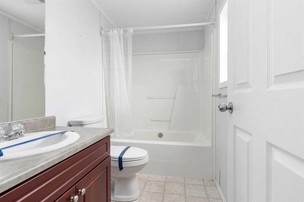 305 Ash Way, Fort Mcmurray, AB - Indoor Photo Showing Bathroom