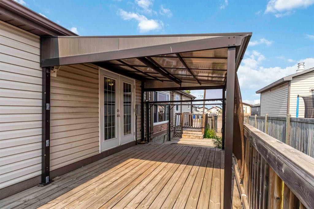 305 Ash Way, Fort Mcmurray, AB - Outdoor With Deck Patio Veranda With Exterior