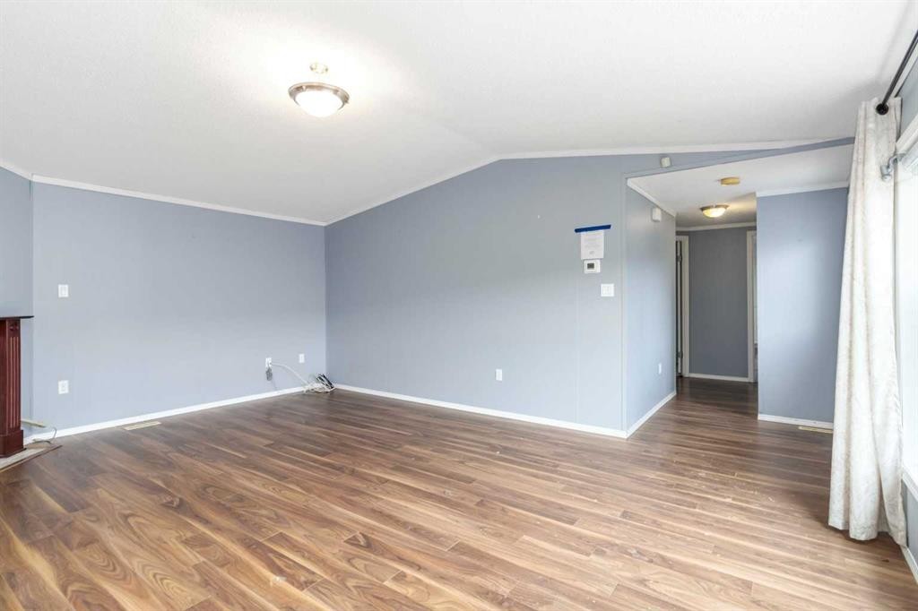 305 Ash Way, Fort Mcmurray, AB - Indoor Photo Showing Other Room