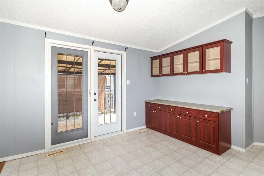 305 Ash Way, Fort Mcmurray, AB - Indoor Photo Showing Other Room