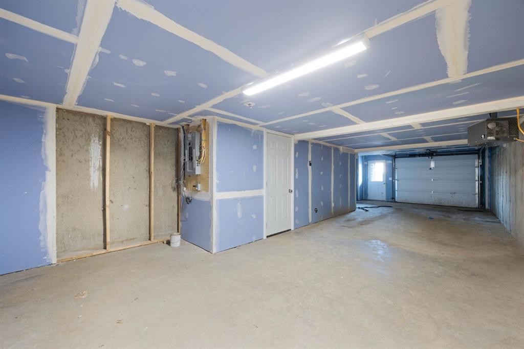 13-136 Fontaine Crescent, Fort Mcmurray, AB - Indoor Photo Showing Garage