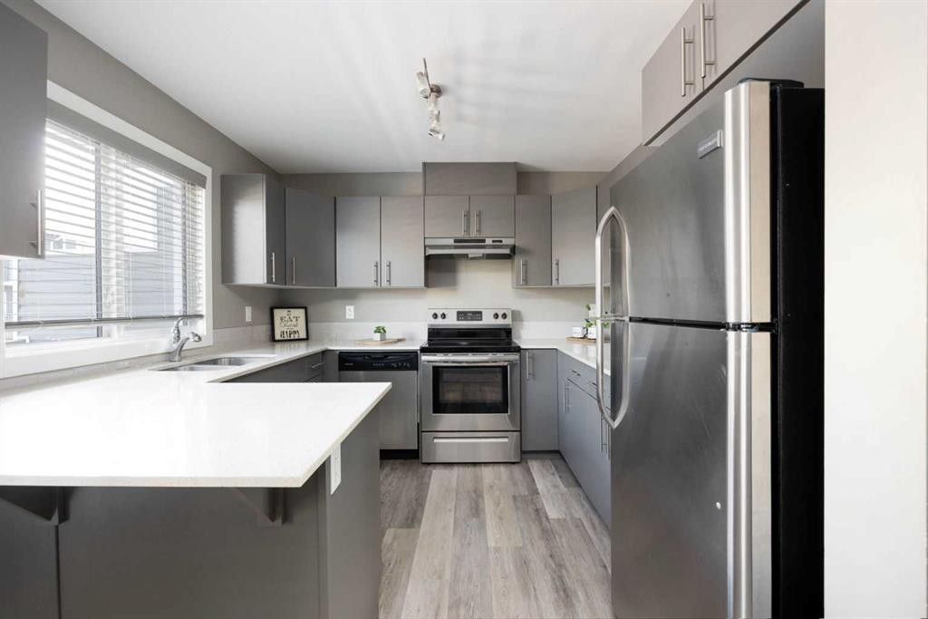 57-401 Athabasca Avenue, Fort Mcmurray, AB - Indoor Photo Showing Kitchen With Stainless Steel Kitchen With Upgraded Kitchen