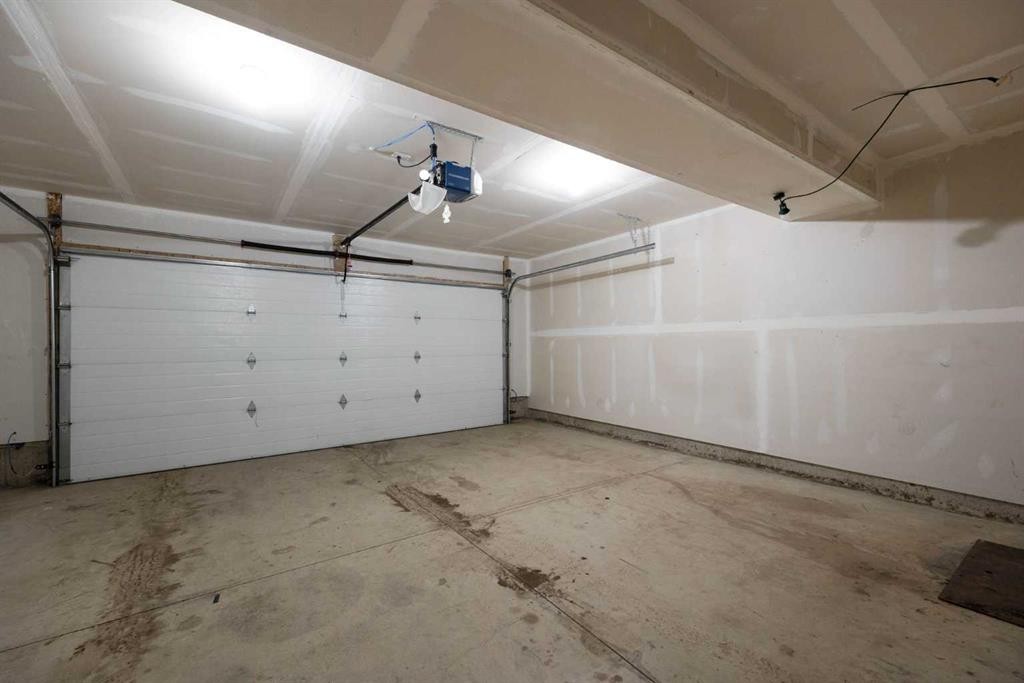 57-401 Athabasca Avenue, Fort Mcmurray, AB - Indoor Photo Showing Garage