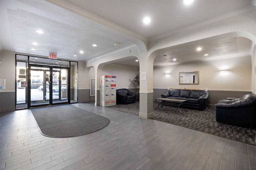 111-100 Richard Street, Fort Mcmurray, AB - Indoor Photo Showing Other Room