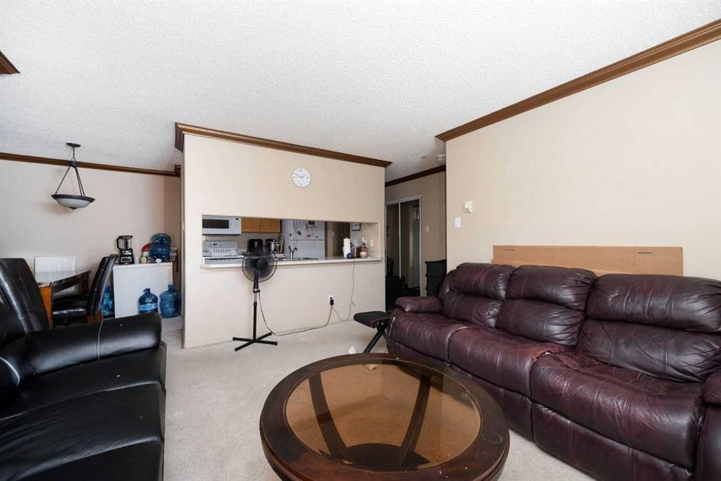 111-100 Richard Street, Fort Mcmurray, AB - Indoor Photo Showing Living Room