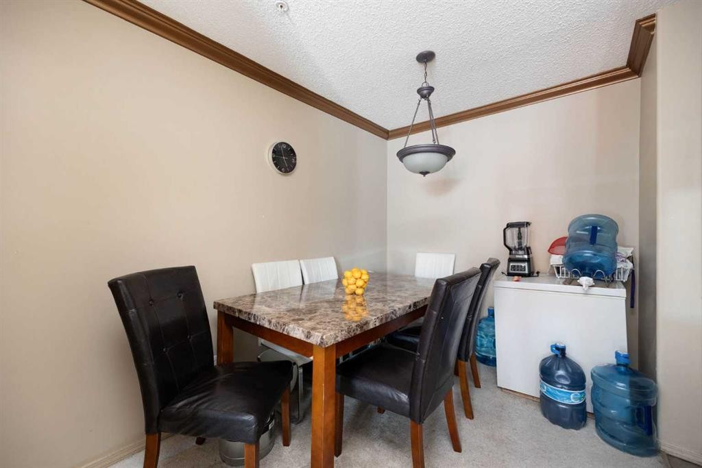 111-100 Richard Street, Fort Mcmurray, AB - Indoor Photo Showing Dining Room