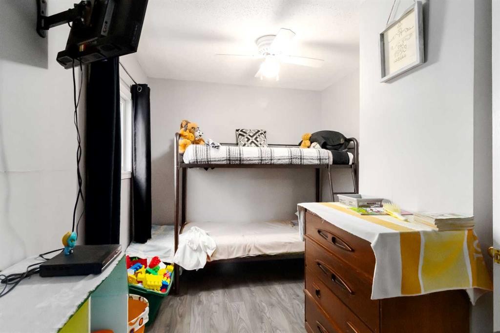 181 Greenbriar Bay, Fort Mcmurray, AB - Indoor Photo Showing Bedroom