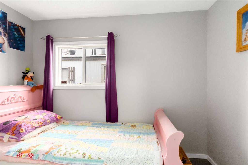 181 Greenbriar Bay, Fort Mcmurray, AB - Indoor Photo Showing Bedroom