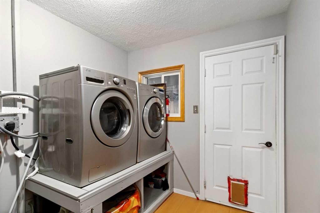 181 Greenbriar Bay, Fort Mcmurray, AB - Indoor Photo Showing Laundry Room