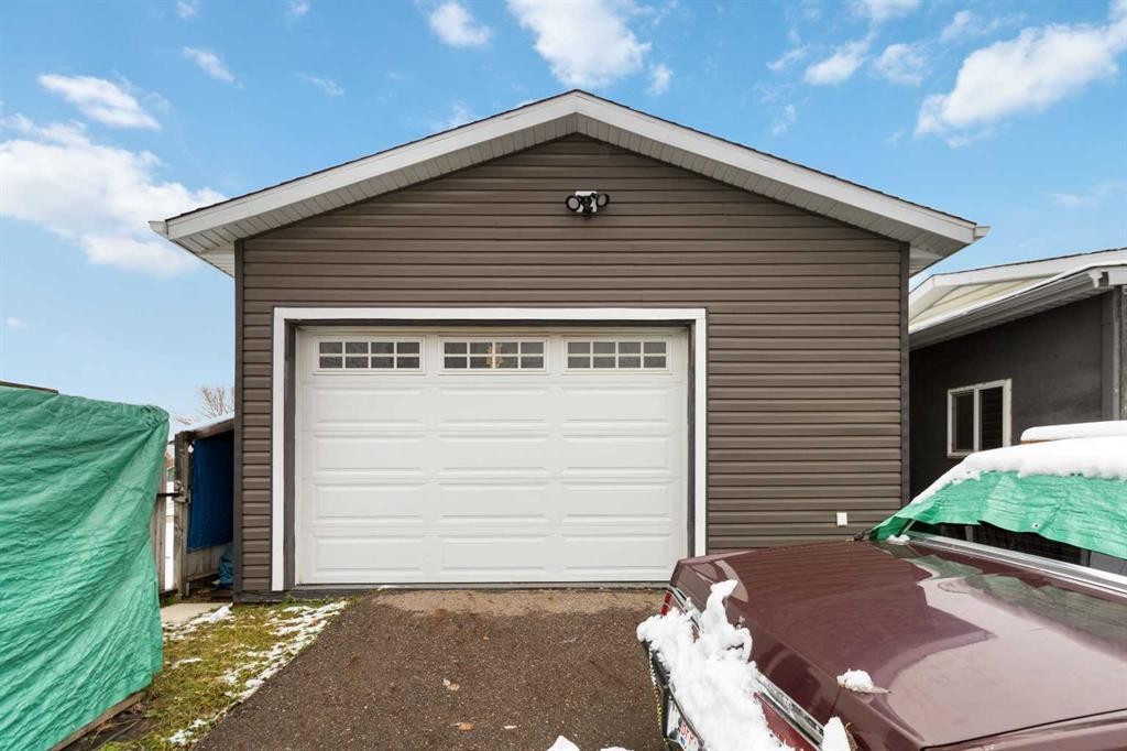 181 Greenbriar Bay, Fort Mcmurray, AB - Outdoor With Exterior