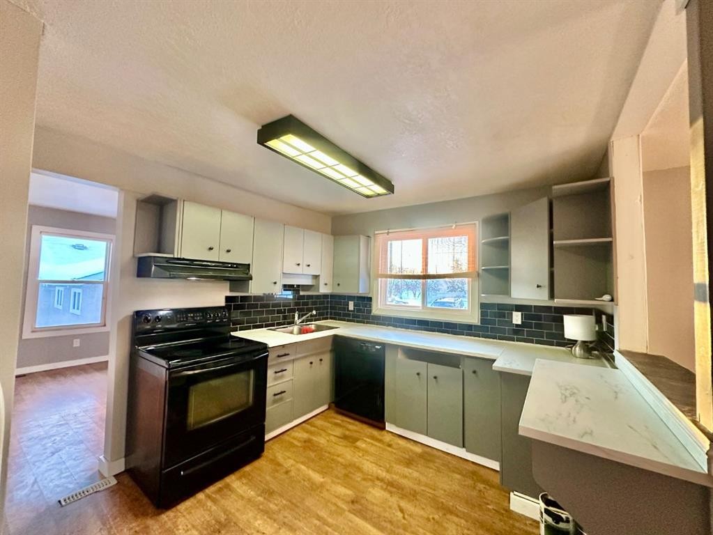 9111 100 St, Lac La Biche, AB - Indoor Photo Showing Kitchen