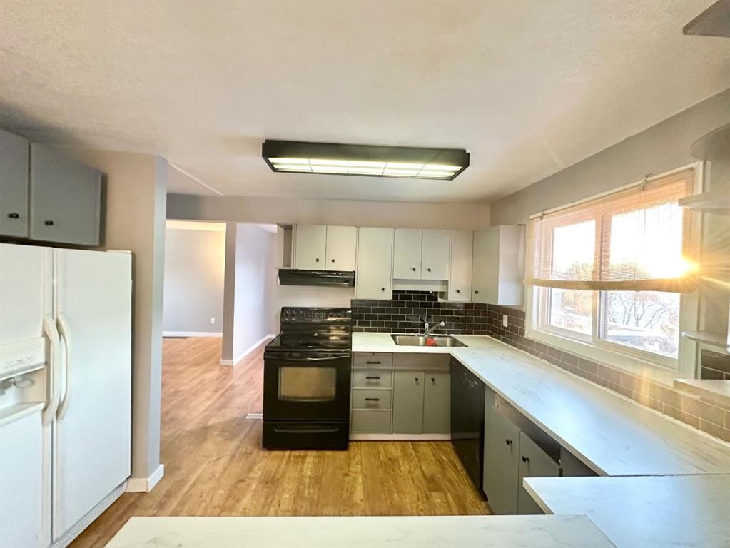 9111 100 St, Lac La Biche, AB - Indoor Photo Showing Kitchen