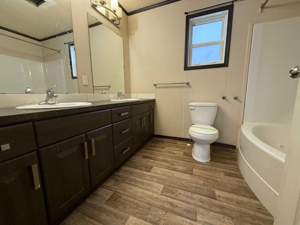 109 Card Crescent, Fort Mcmurray, AB - Indoor Photo Showing Bathroom