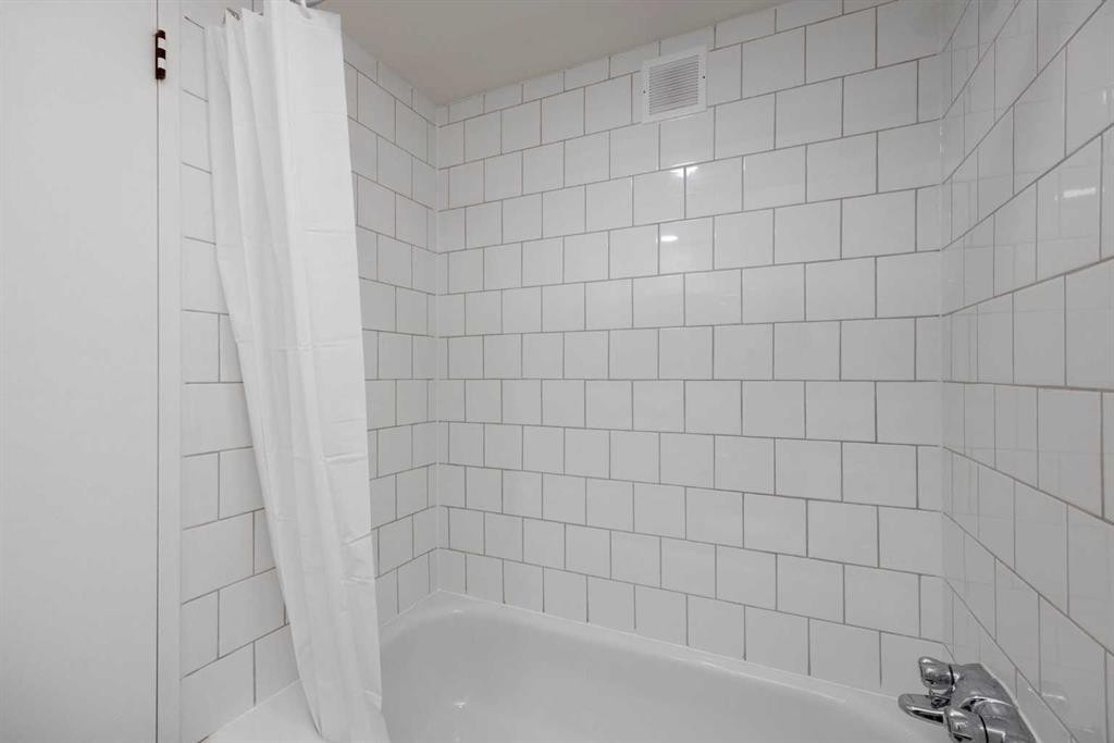 1102-13221 Macdonald Drive, Fort Mcmurray, AB - Indoor Photo Showing Bathroom