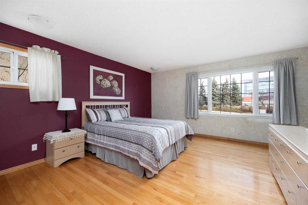 51 Fitzgerald Avenue, Fort Mcmurray, AB - Indoor Photo Showing Bedroom
