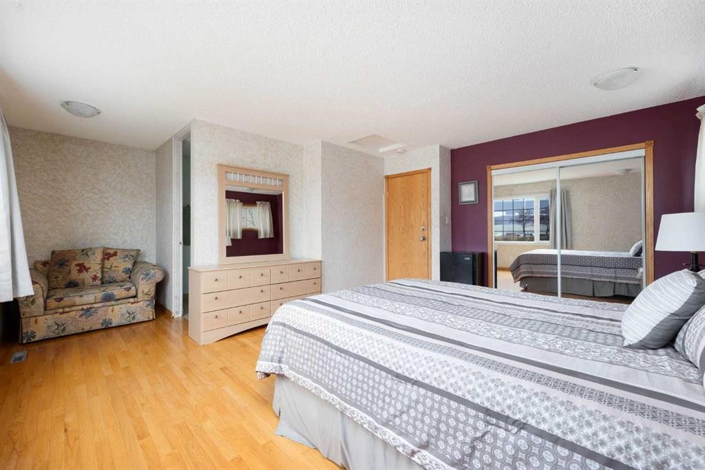 51 Fitzgerald Avenue, Fort Mcmurray, AB - Indoor Photo Showing Bedroom