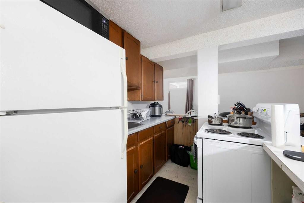 51 Fitzgerald Avenue, Fort Mcmurray, AB - Indoor Photo Showing Kitchen
