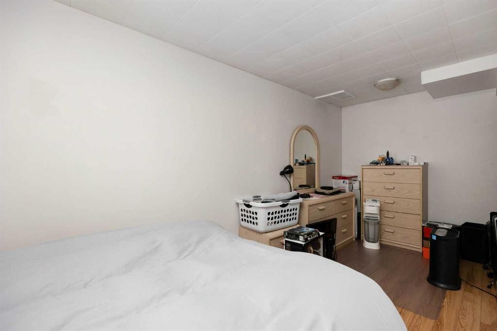 51 Fitzgerald Avenue, Fort Mcmurray, AB - Indoor Photo Showing Bedroom