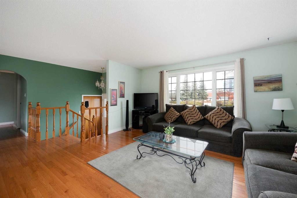 51 Fitzgerald Avenue, Fort Mcmurray, AB - Indoor Photo Showing Living Room