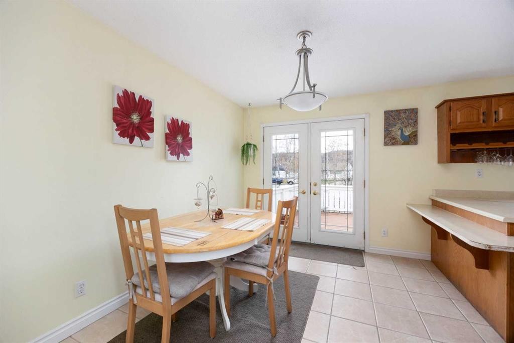 51 Fitzgerald Avenue, Fort Mcmurray, AB - Indoor Photo Showing Dining Room