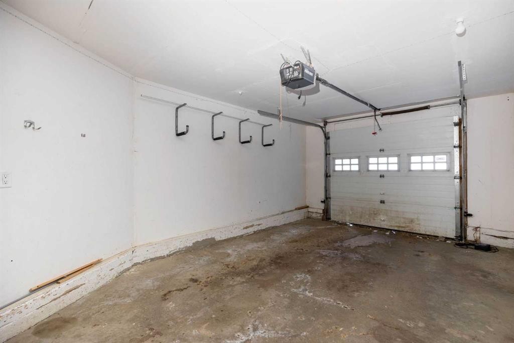 153 Leitner Gate, Fort Mcmurray, AB - Indoor Photo Showing Garage