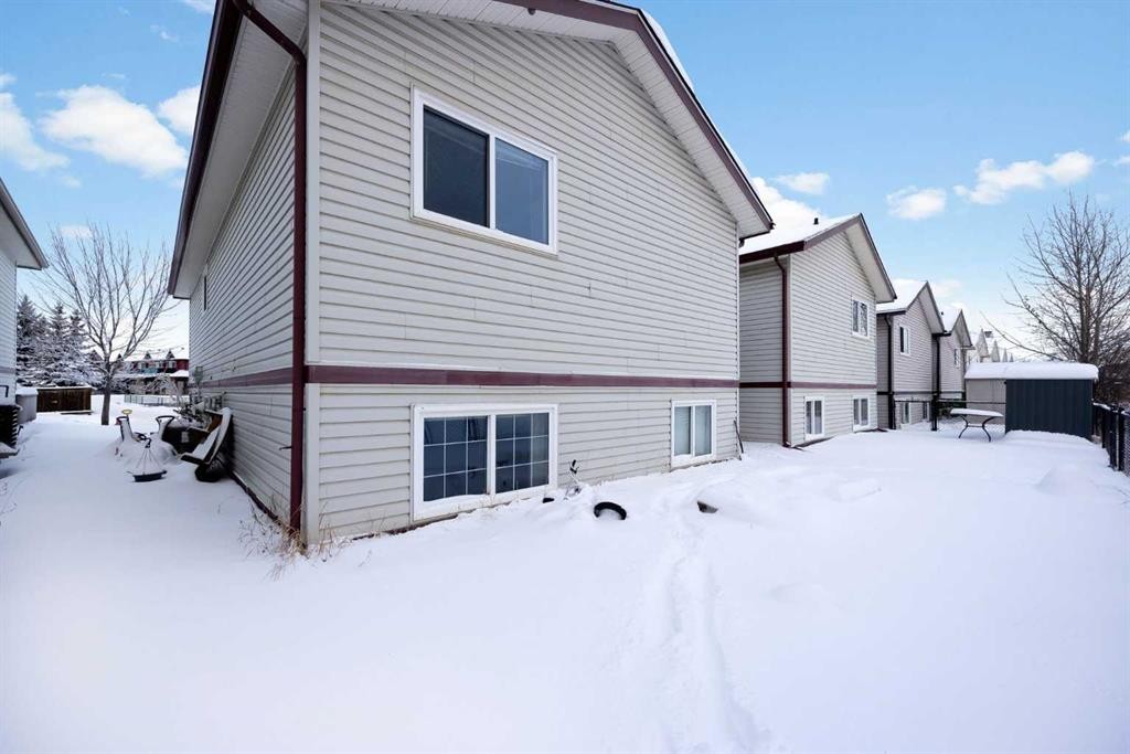 153 Leitner Gate, Fort Mcmurray, AB - Outdoor With Exterior