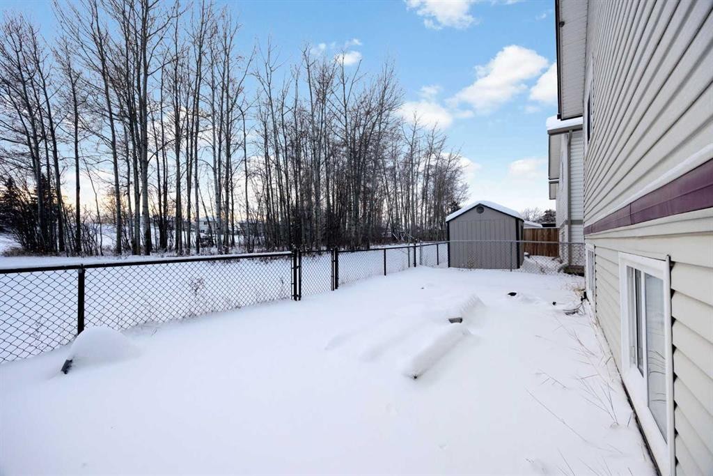 153 Leitner Gate, Fort Mcmurray, AB - Outdoor With Exterior