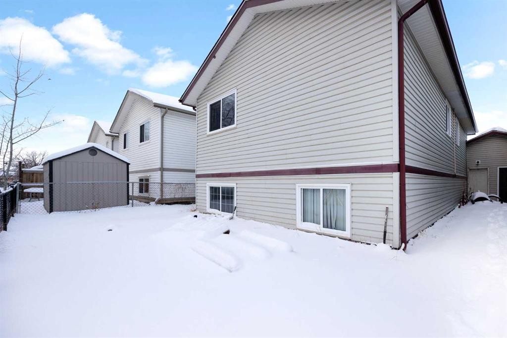 153 Leitner Gate, Fort Mcmurray, AB - Outdoor With Exterior