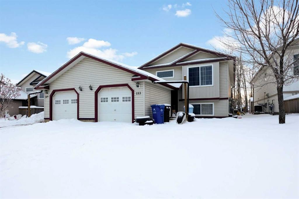153 Leitner Gate, Fort Mcmurray, AB - Outdoor With Facade