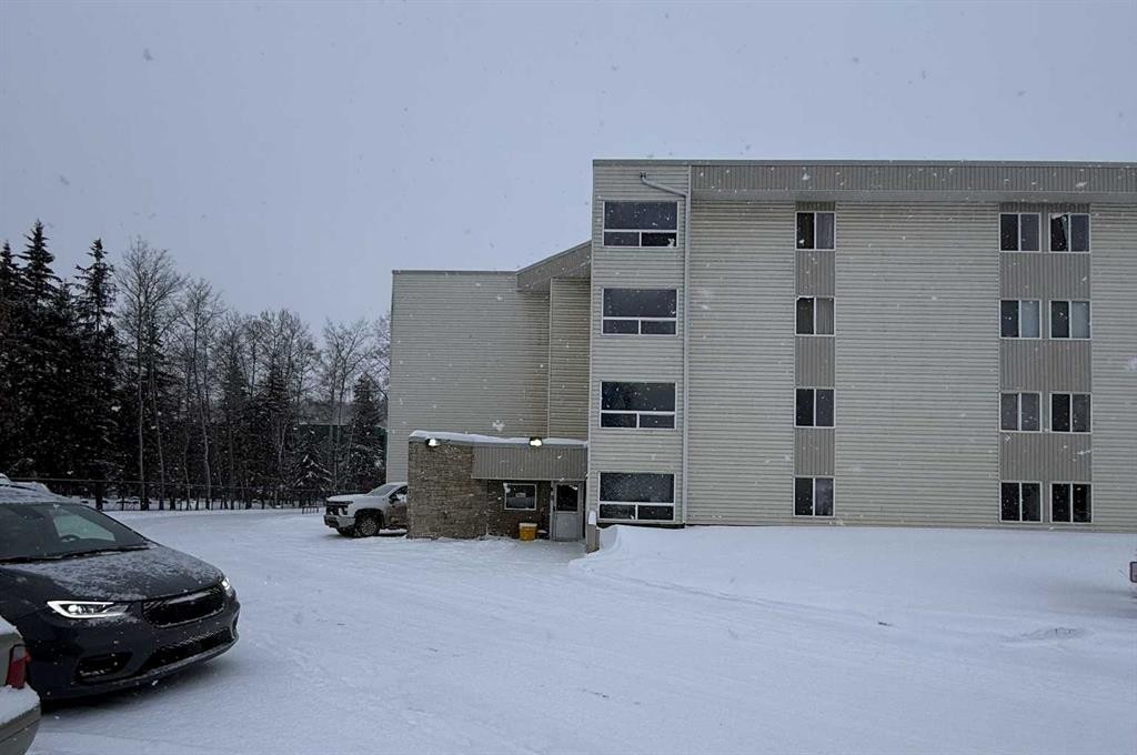 318-111 Charles Avenue, Fort Mcmurray, AB - Outdoor