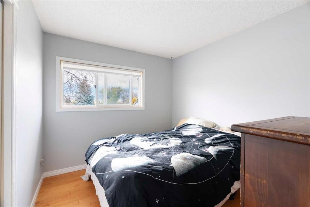 136 Beaumont Crescent, Fort Mcmurray, AB - Indoor Photo Showing Bedroom