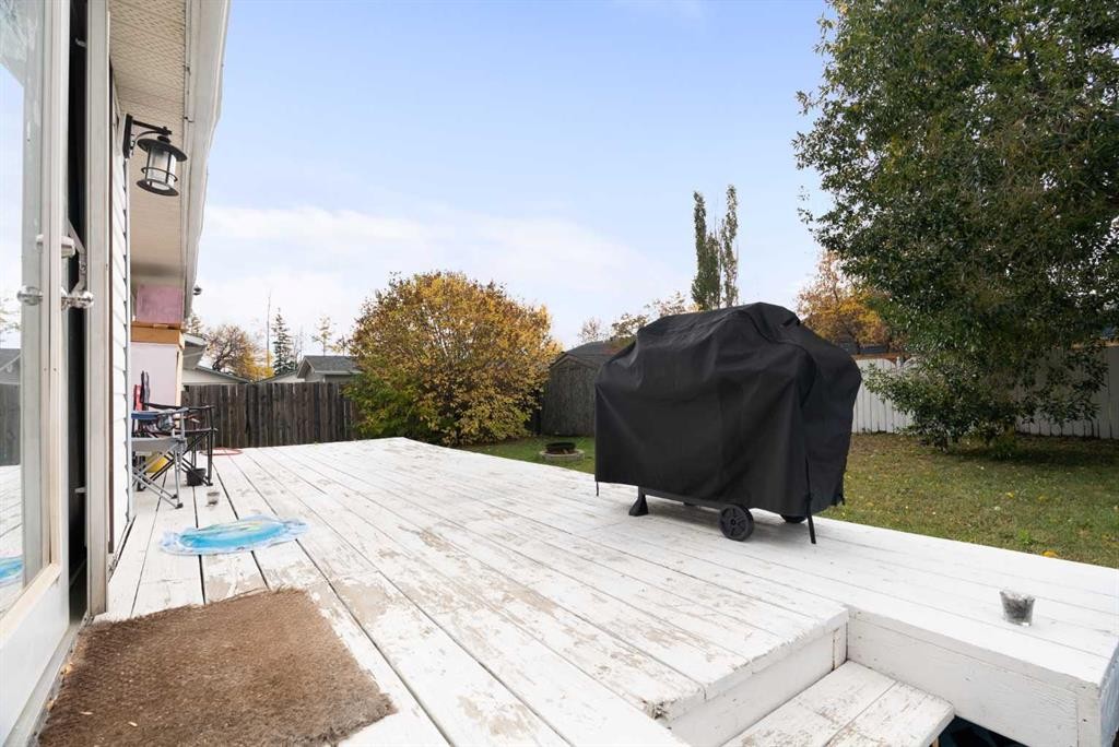136 Beaumont Crescent, Fort Mcmurray, AB - Outdoor With Deck Patio Veranda