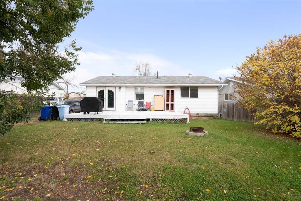 136 Beaumont Crescent, Fort Mcmurray, AB - Outdoor With Deck Patio Veranda