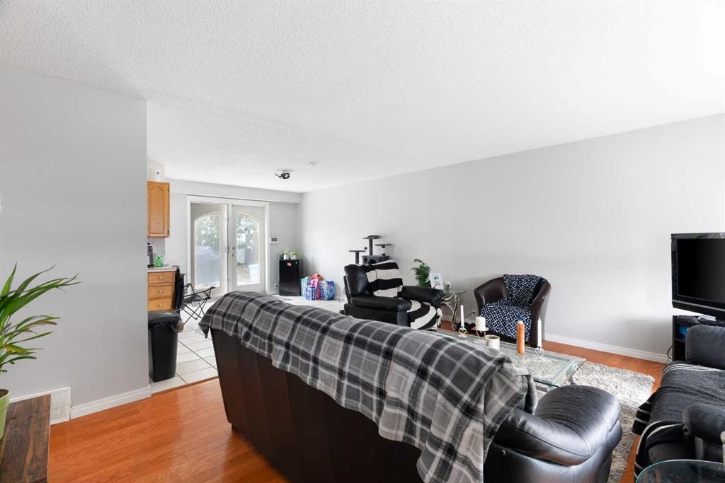 136 Beaumont Crescent, Fort Mcmurray, AB - Indoor Photo Showing Living Room