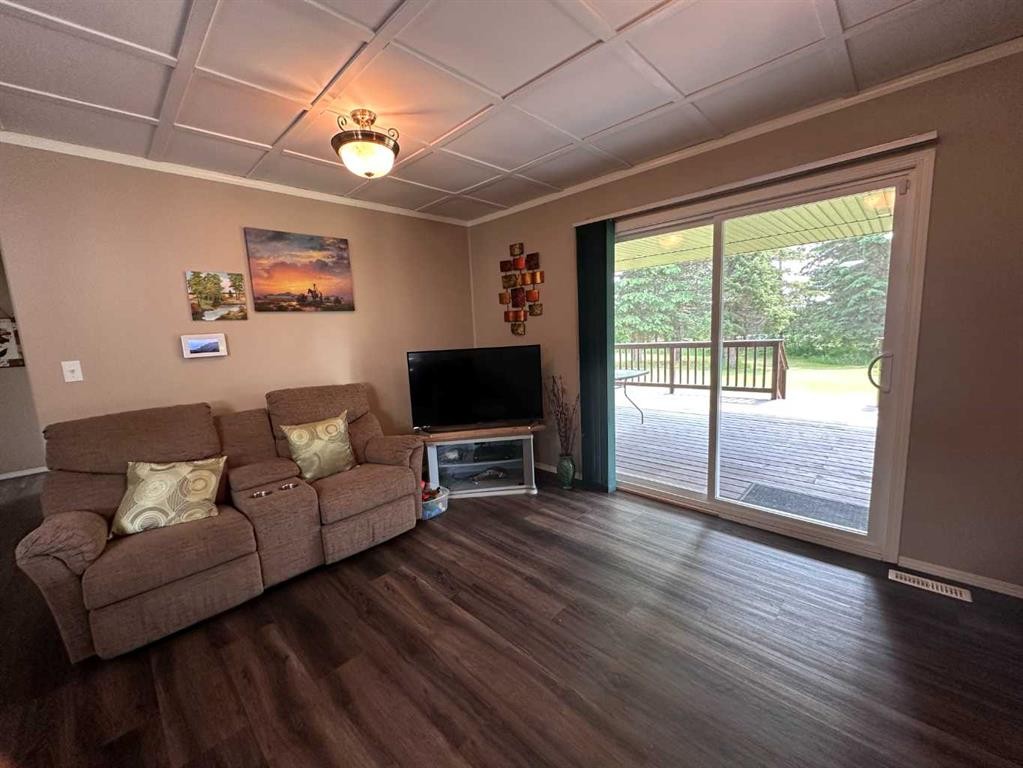 101 15249 Twp Rd 665A, Rural Lac La Biche County, AB - Indoor Photo Showing Living Room