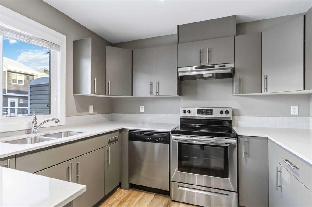 53-401 Athabasca Avenue, Fort Mcmurray, AB - Indoor Photo Showing Kitchen With Double Sink